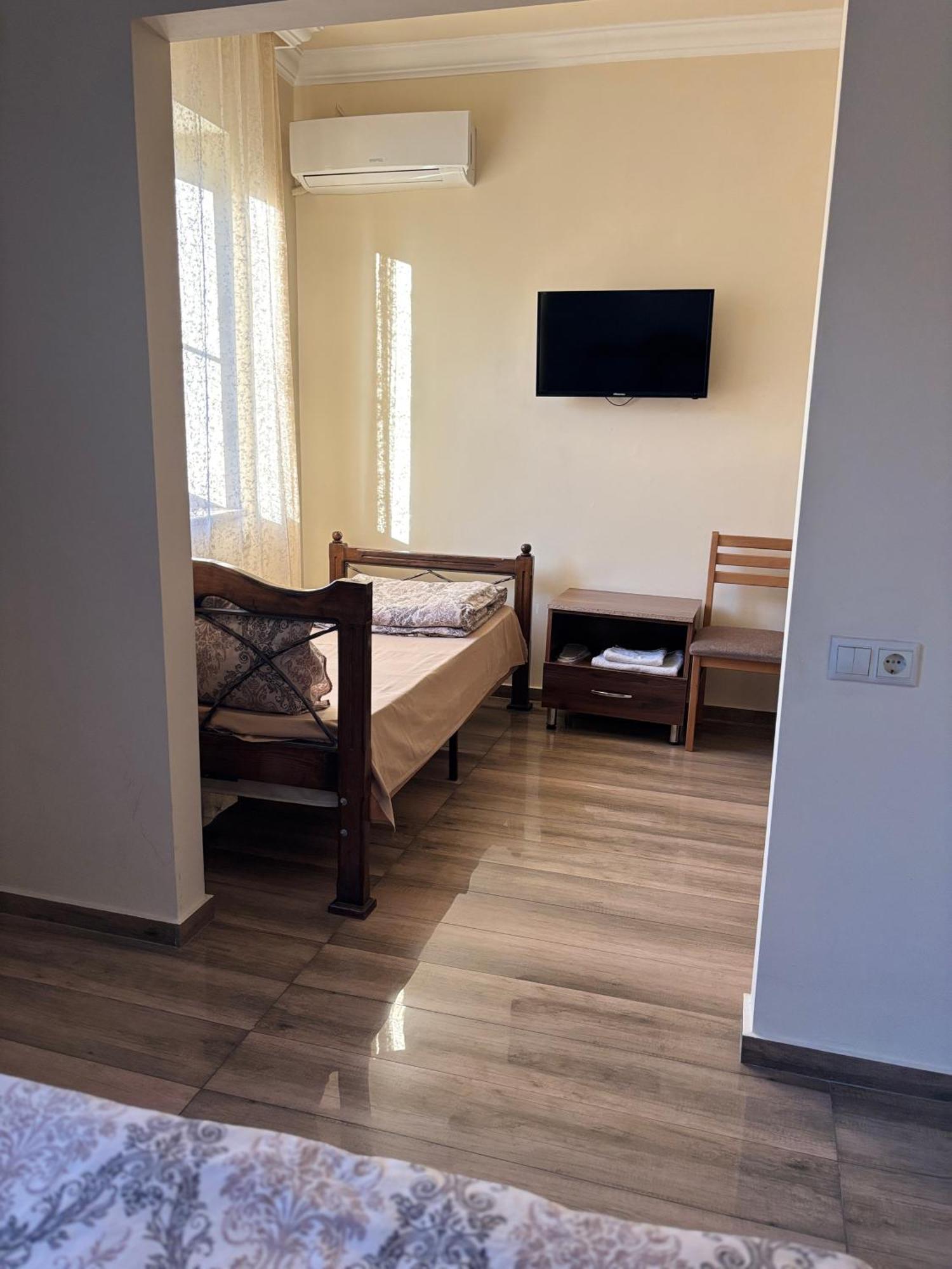 Hotel Amaras Jerevan Buitenkant foto