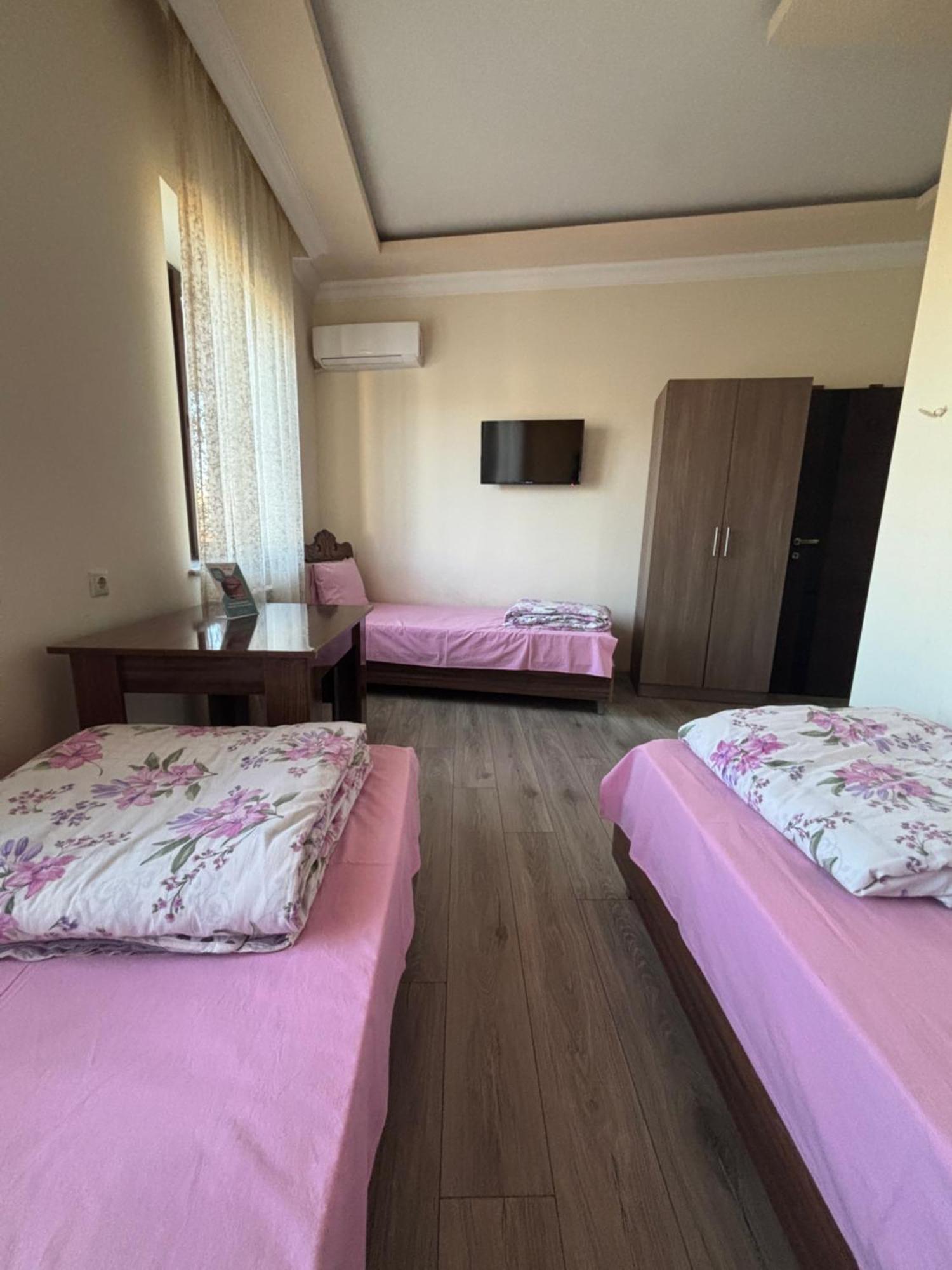 Hotel Amaras Jerevan Buitenkant foto