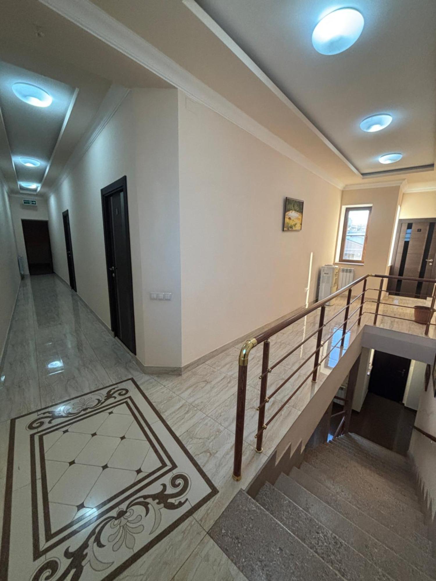Hotel Amaras Jerevan Buitenkant foto