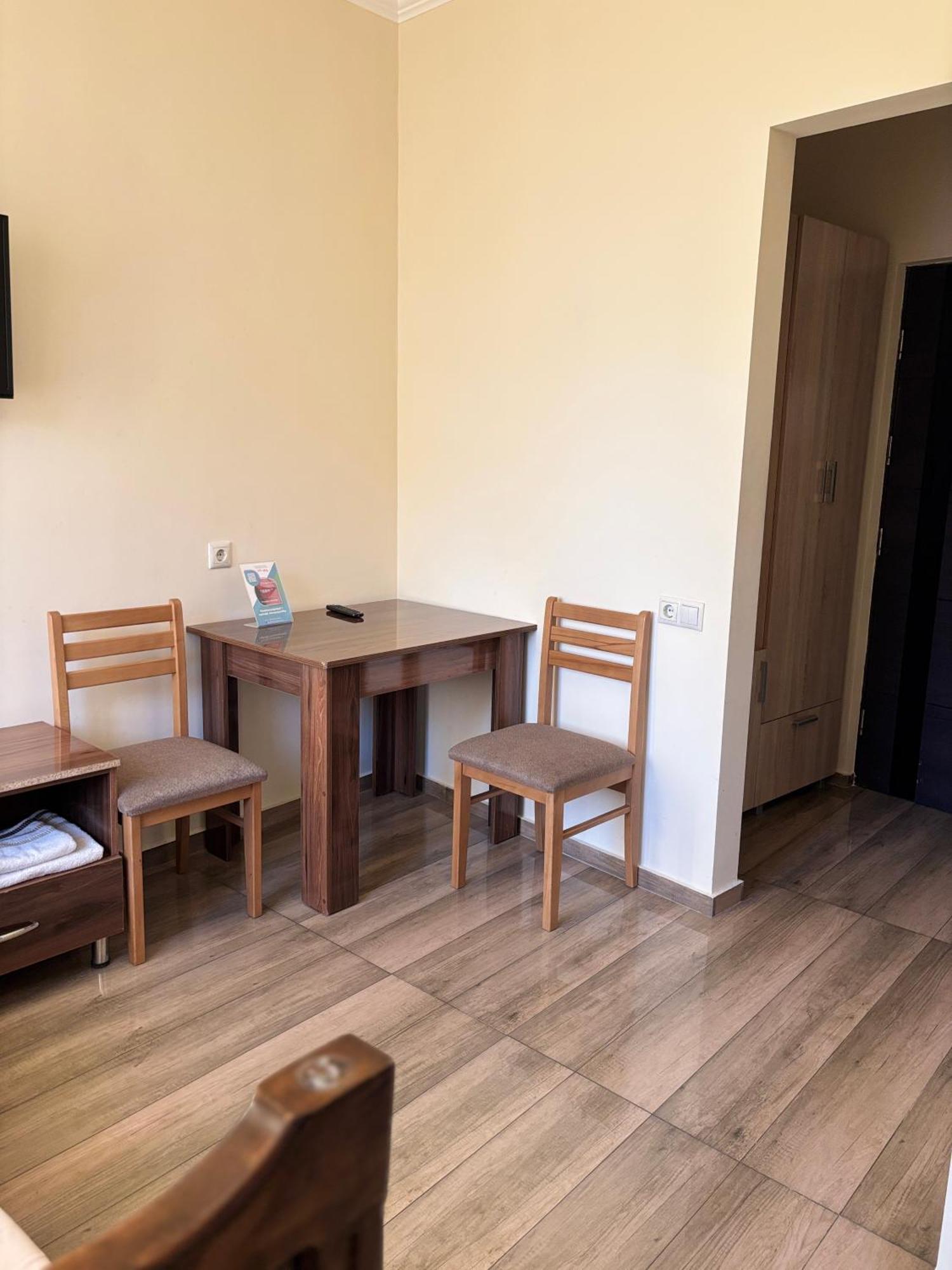 Hotel Amaras Jerevan Buitenkant foto