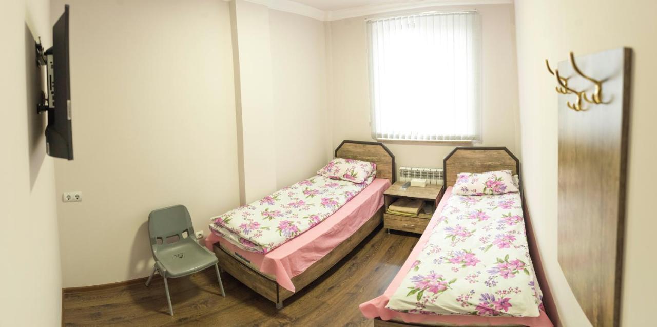 Hotel Amaras Jerevan Buitenkant foto